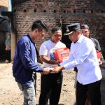 Bupati Parosil Tinjau Langsung Lokasi Kebakaran Rumah di Pemangku Taman Jaya